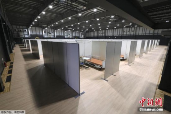 当地时间2020年7月30日，日本东京在停车场上搭建帐篷，收容新冠肺炎轻症患者。.jpg