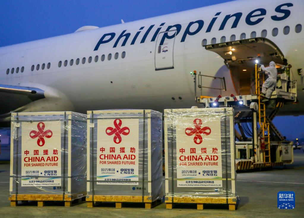 中国政府援助的第三批新冠疫苗运抵菲律宾首都马尼拉（8月20日摄）。新华社发（乌马利摄）.jpg